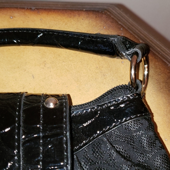 Guess - Picture 5 of 7